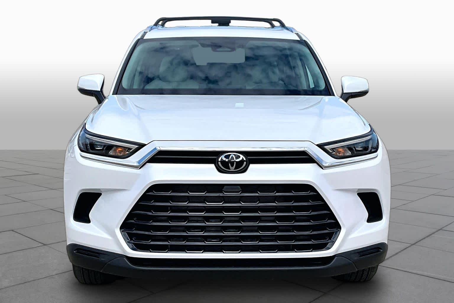 New 2026 Wind Chill Pearl Toyota XLE image 3