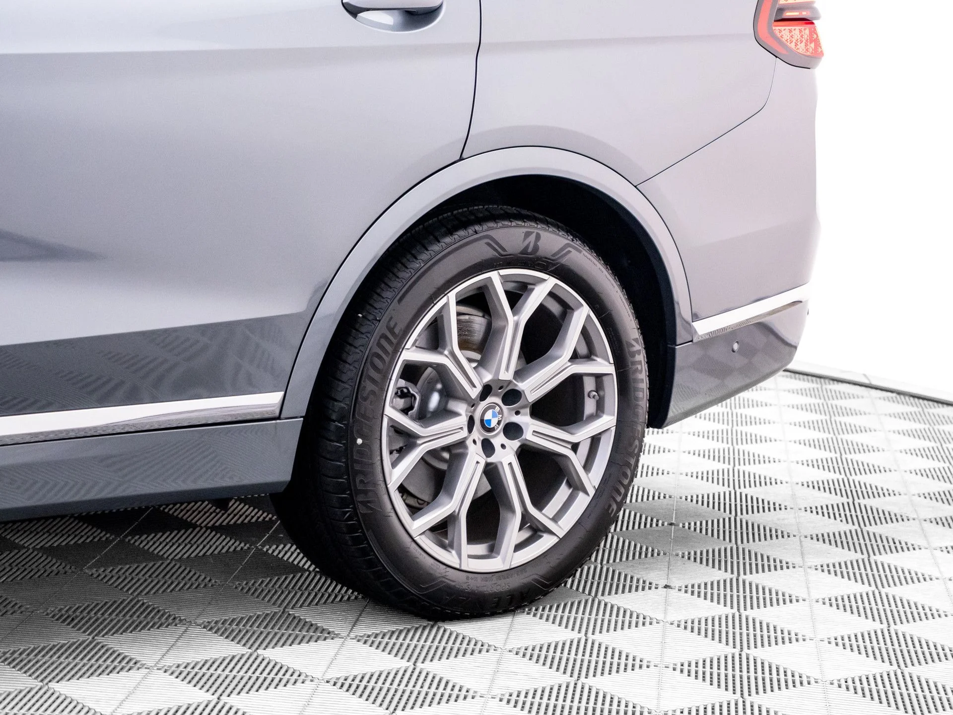 New 2026 Gray BMW xDrive40i image 37