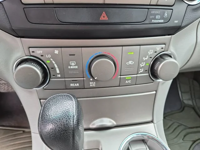 Used 2010 Cypress Pearl Toyota Base image 16