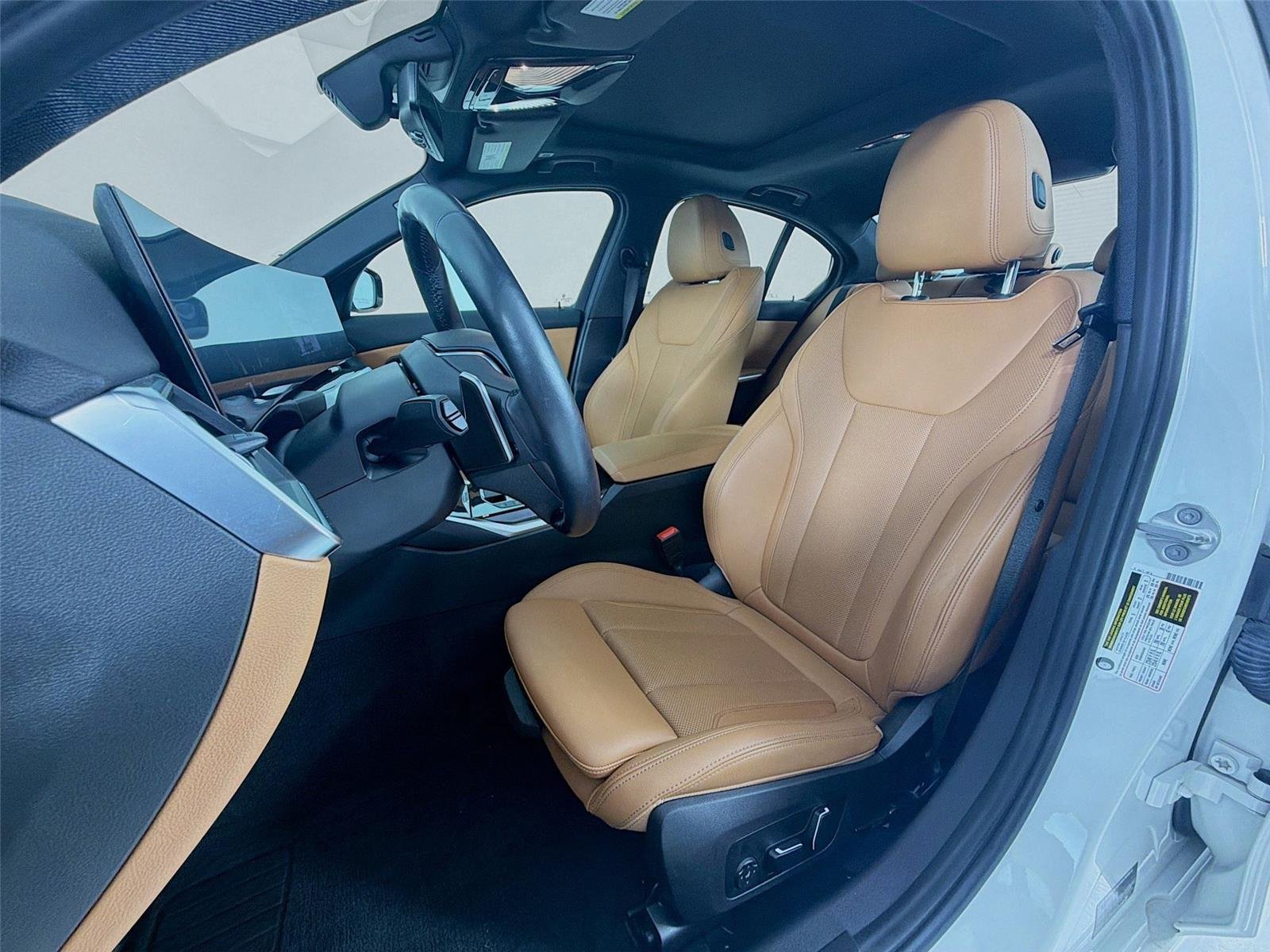 Used 2024 Alpine White BMW 330i image 5