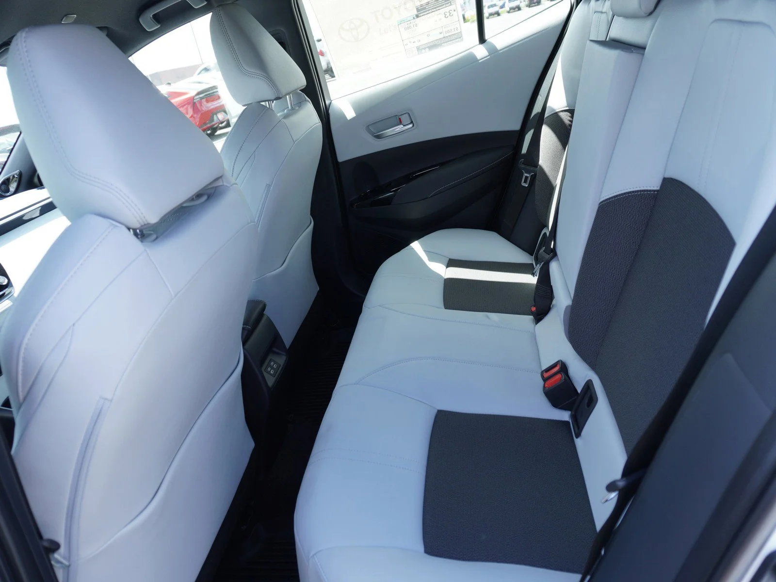 New 2026 Wind Chill Pearl/Midnight Black Metallic Toyota XSE image 13