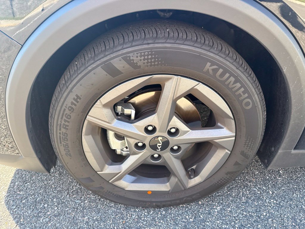 Used 2026 Black Kia LXS image 11