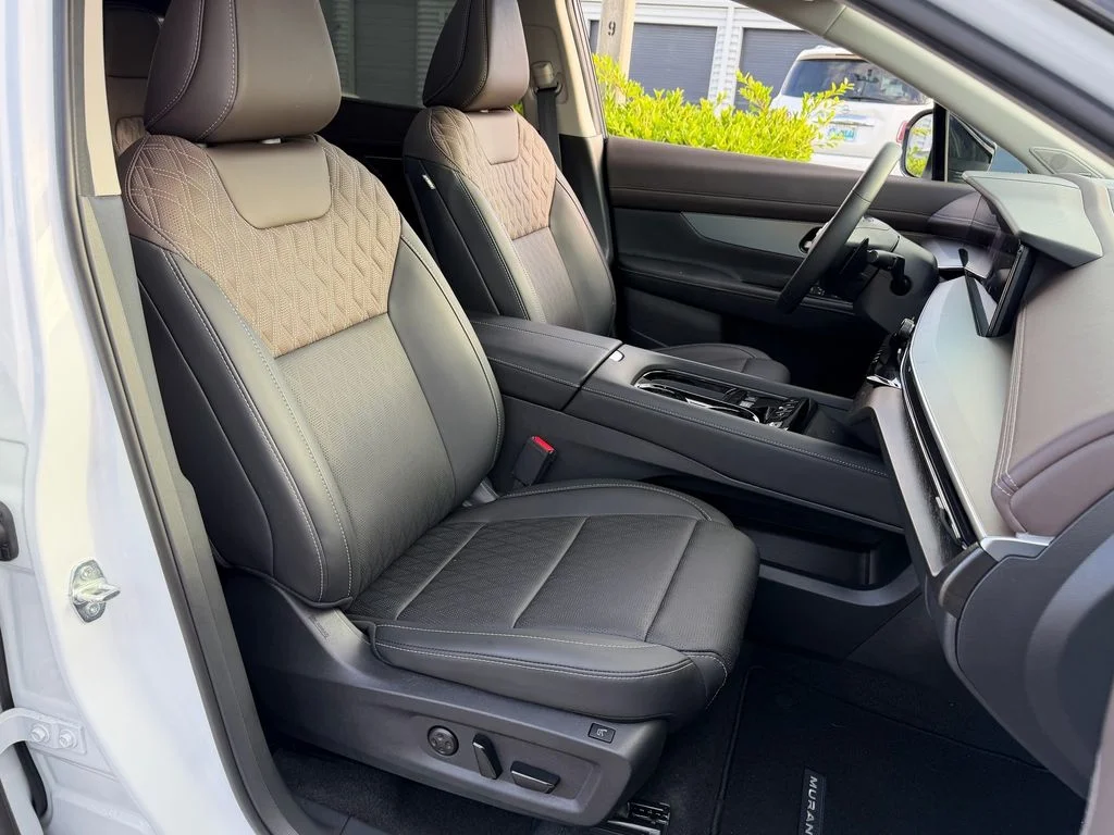 Certified Used 2025 White Nissan Platinum image 20
