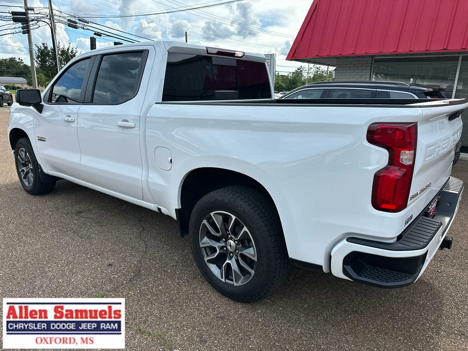 Used 2024 Summit White Chevrolet RST image 4