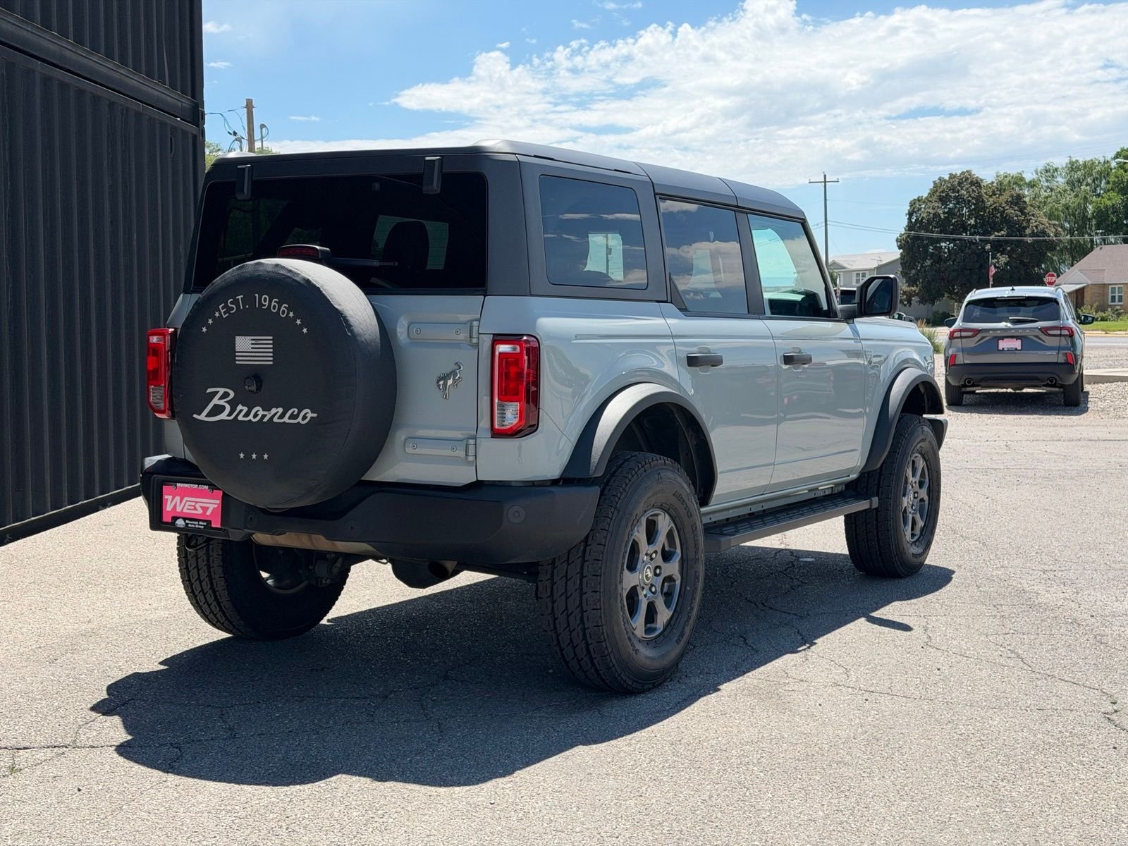 View vehicle photo 7