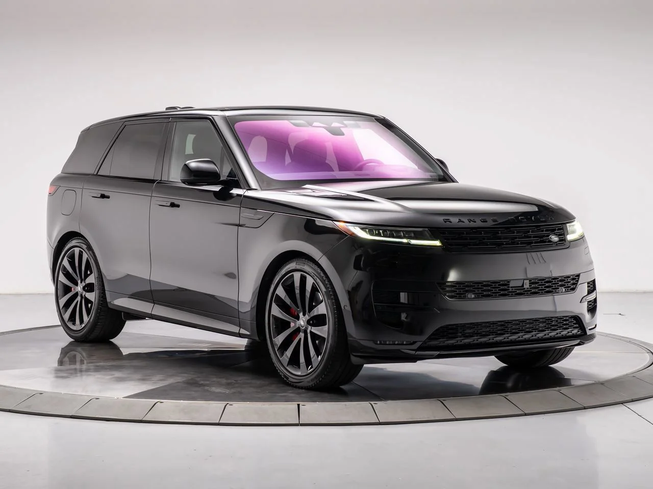 Used 2023 Black Land Rover SE Dynamic image 7