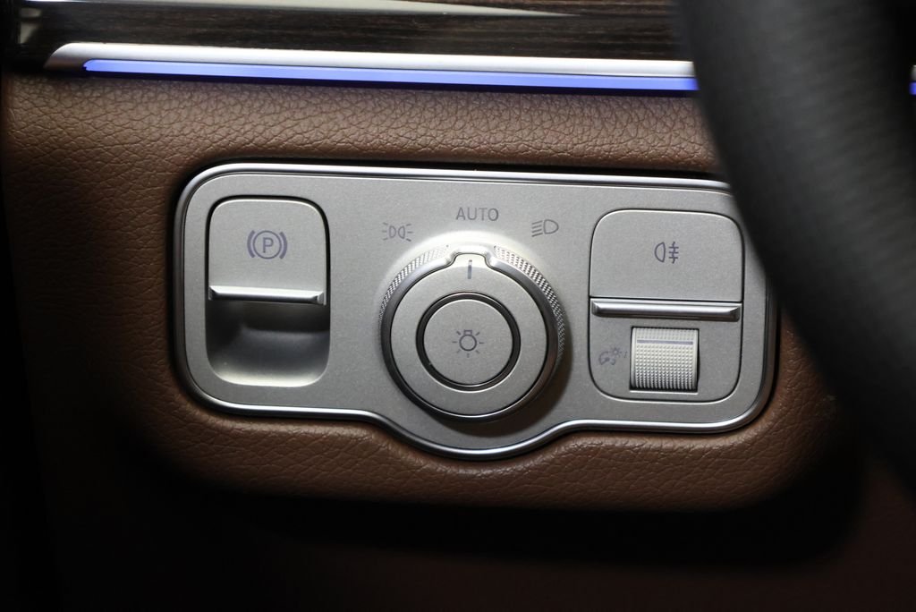 New 2026 MANUFAKTUR Moonlight White Metallic Mercedes-Benz GLS 450 image 19
