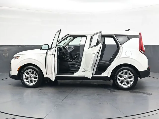 Used 2020 White Kia S image 41