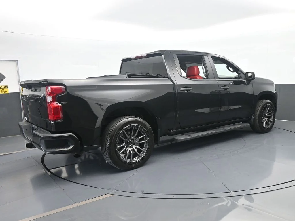 Used 2022 Black Chevrolet Custom image 6