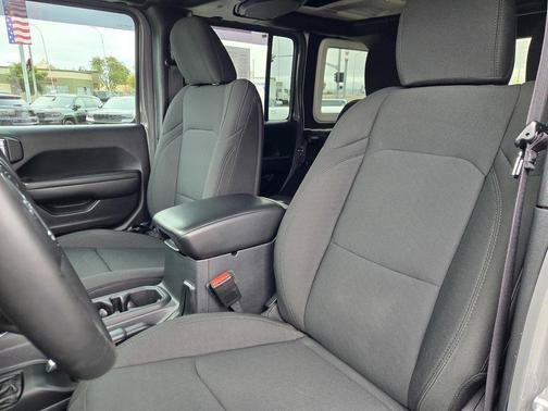 Used 2021 Gray Jeep Unlimited Sport Altitude image 19