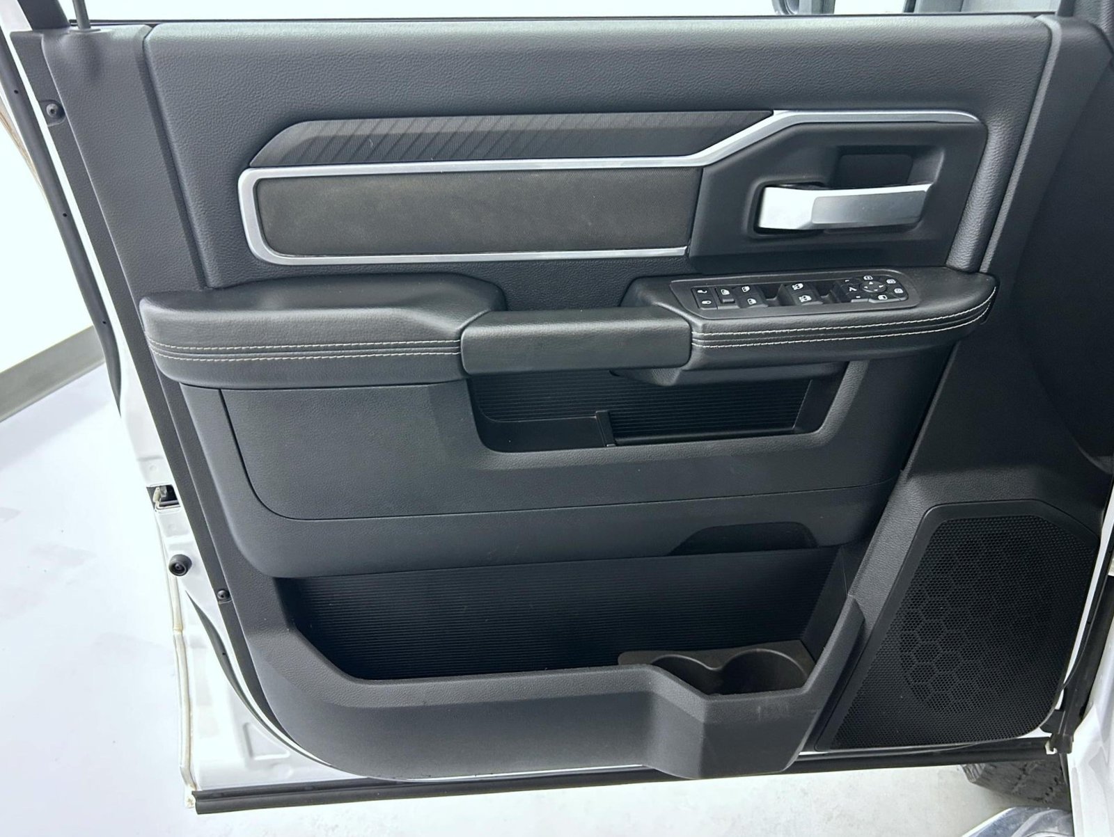 Used 2025 White Ram Big Horn image 9