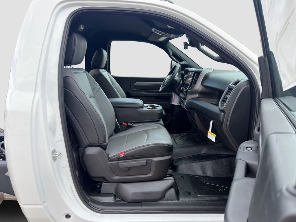 New 2026 Bright White Clearcoat RAM Tradesman image 37