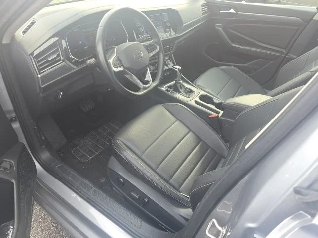 Used 2024  Volkswagen 1.5T SE image 2
