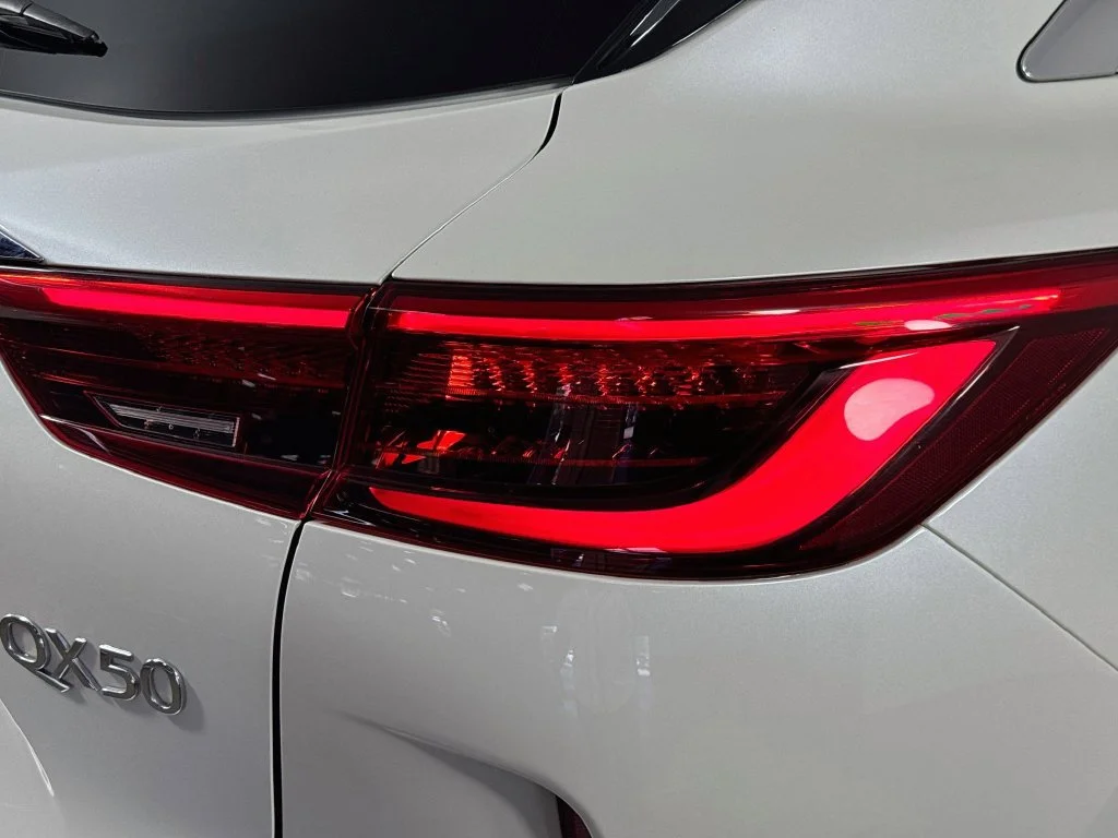 Used 2020 White INFINITI ESSENTIAL image 32