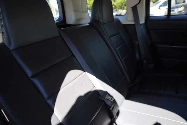 Used 2016 Black Jeep Latitude image 33