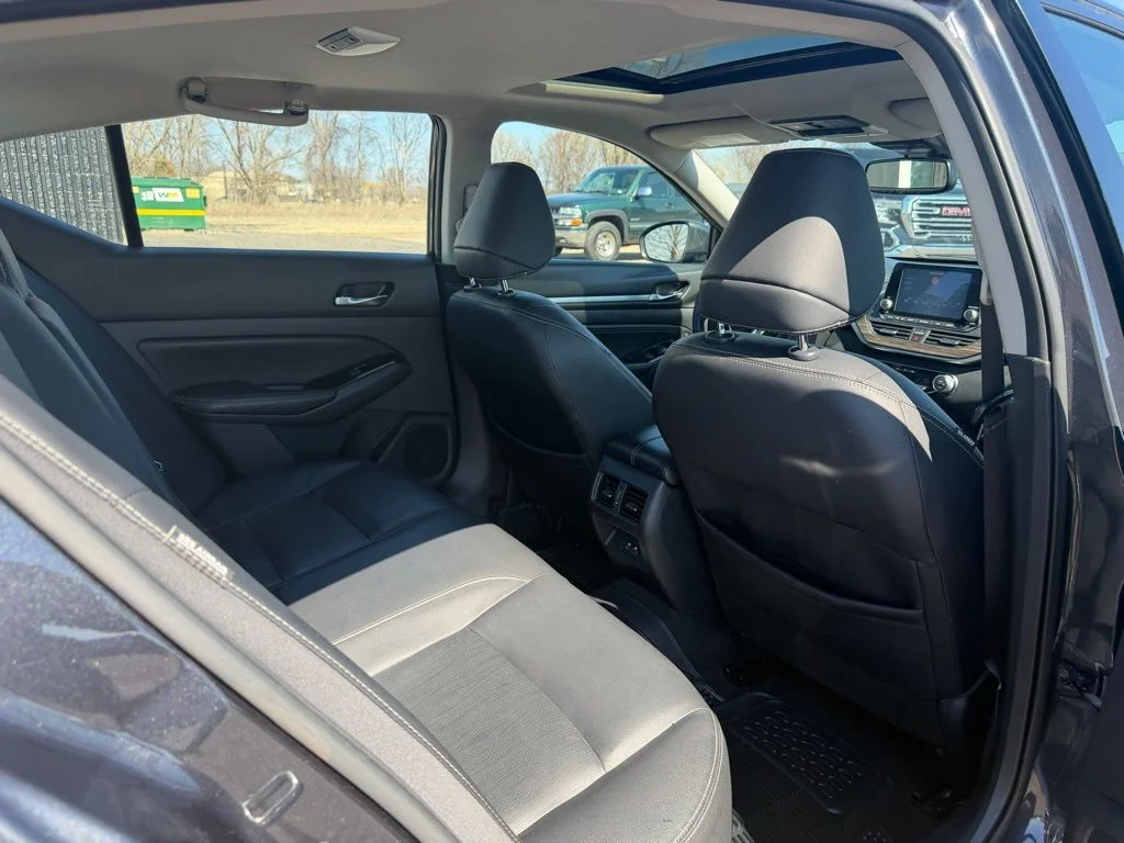 Used 2020 Blue Nissan 2.5 SL image 31