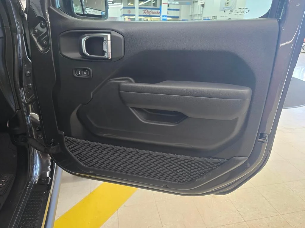 Used 2025 Granite Crystal Clearcoat Metallic Jeep Rubicon image 20
