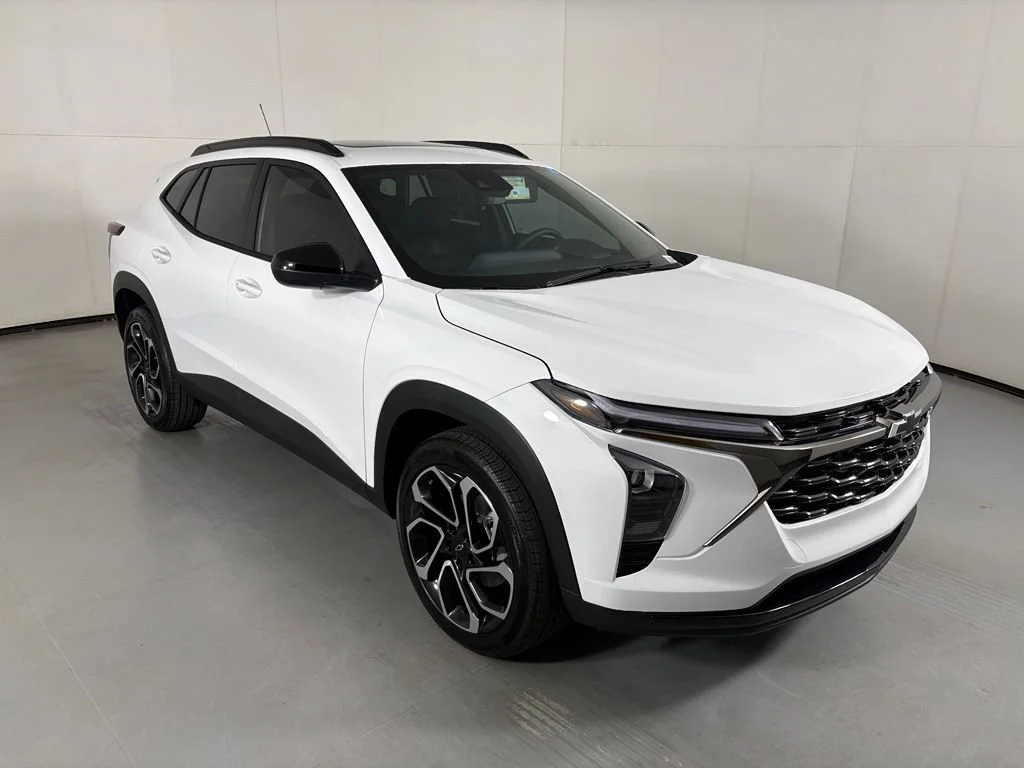 New 2026 Summit White Chevrolet 2RS image 2