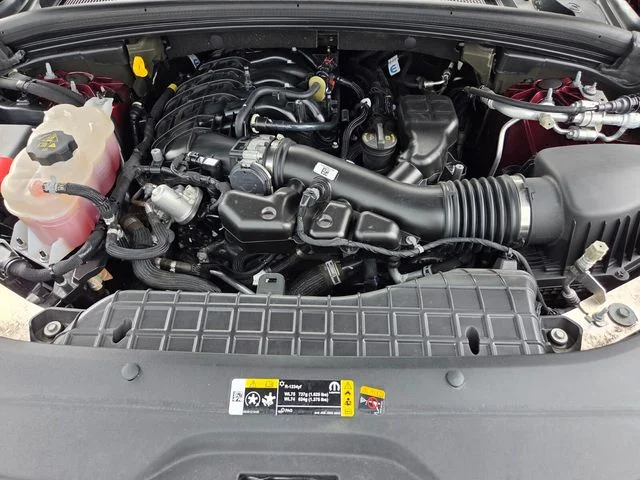 Used 2023 Red Jeep Altitude image 31
