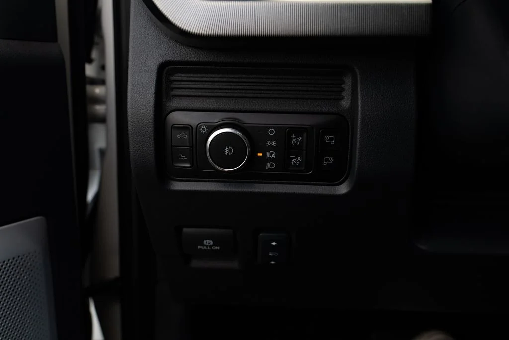 Used 2025 White Ford Platinum image 27