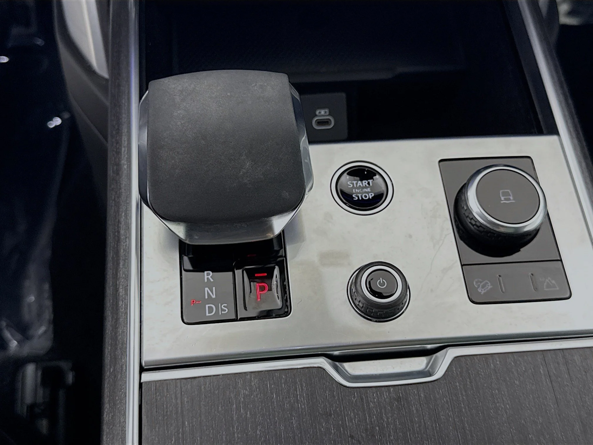 Used 2023 Gray Land Rover SE image 19