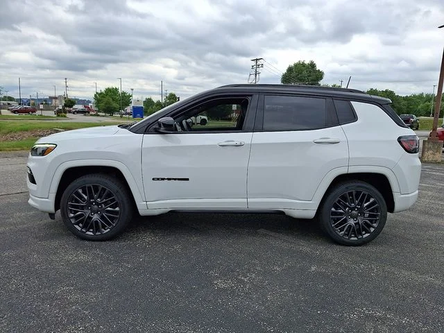 Used 2022 White Jeep Limited image 6