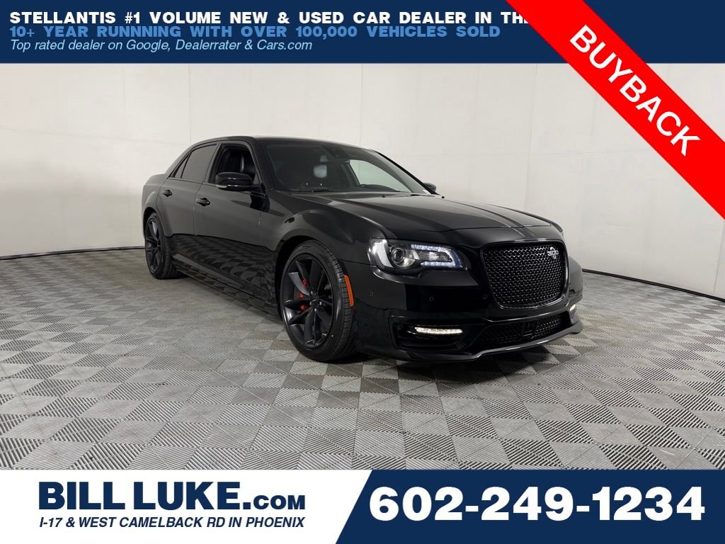2023 Chrysler 300 C's photo