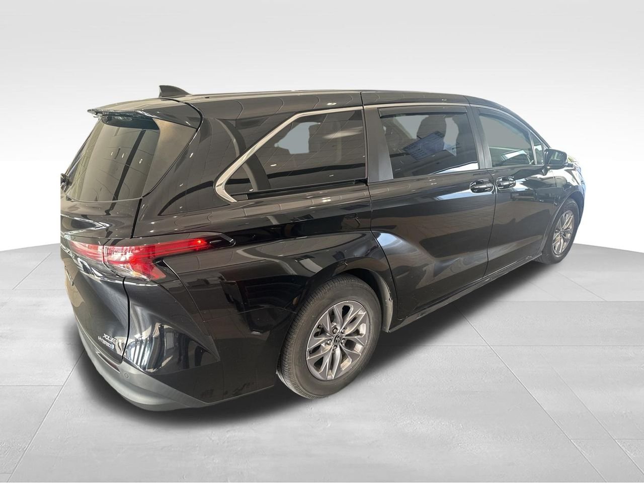Used 2022 Black Toyota XLE image 5