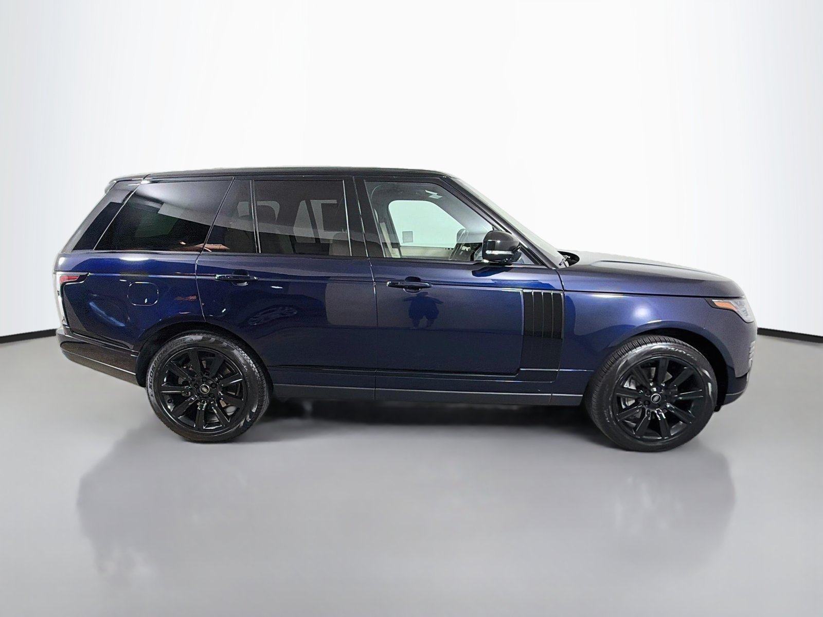 Used 2022 Portofino Blue Metallic Land Rover  image 6