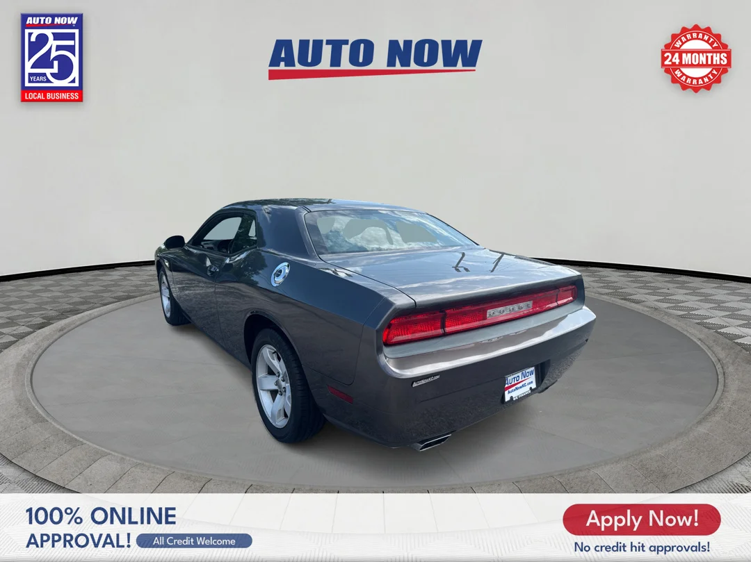 Used 2014 Gray Dodge SXT image 4