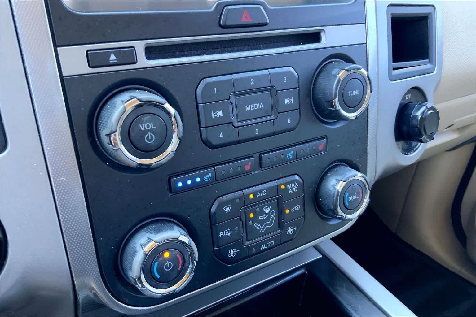Used 2017 White Platinum Metallic Tri-Coat Ford XLT image 31