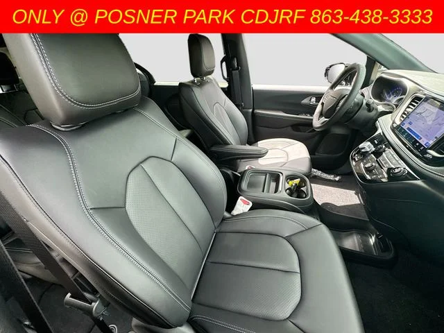 New 2027 Diamond Black Crystal Pearl-Coat Exterior Paint Chrysler  image 30