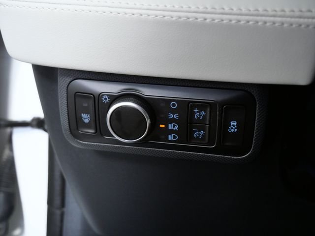 Used 2025 White Ford Premium image 18