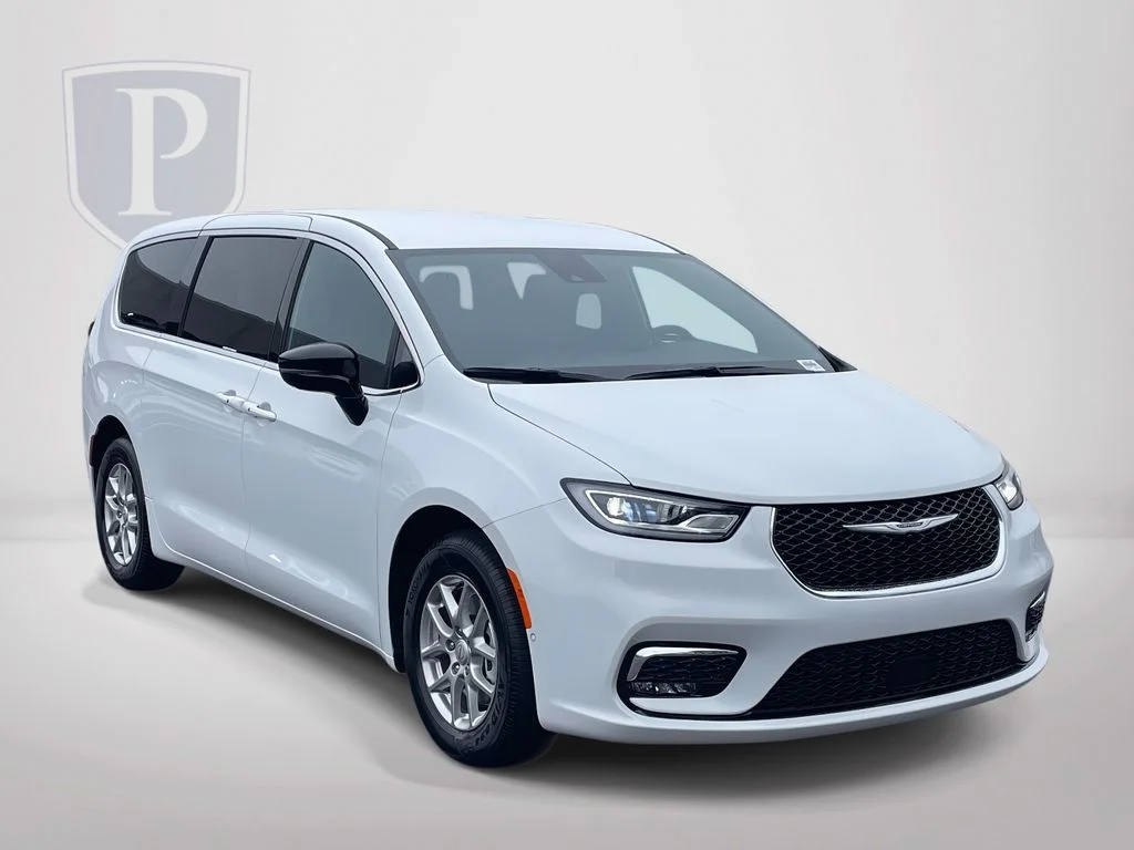 2026 Chrysler Pacifica Select's photo