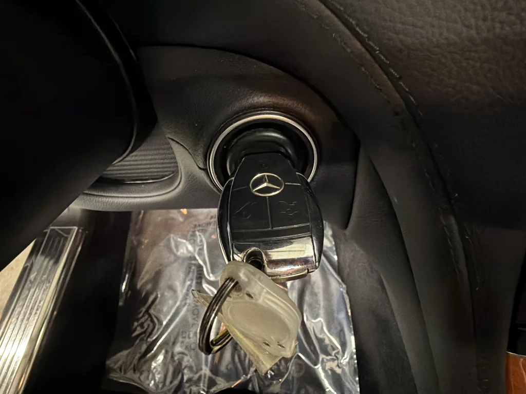 Used 2009 Silver Mercedes-Benz SL 550 image 33