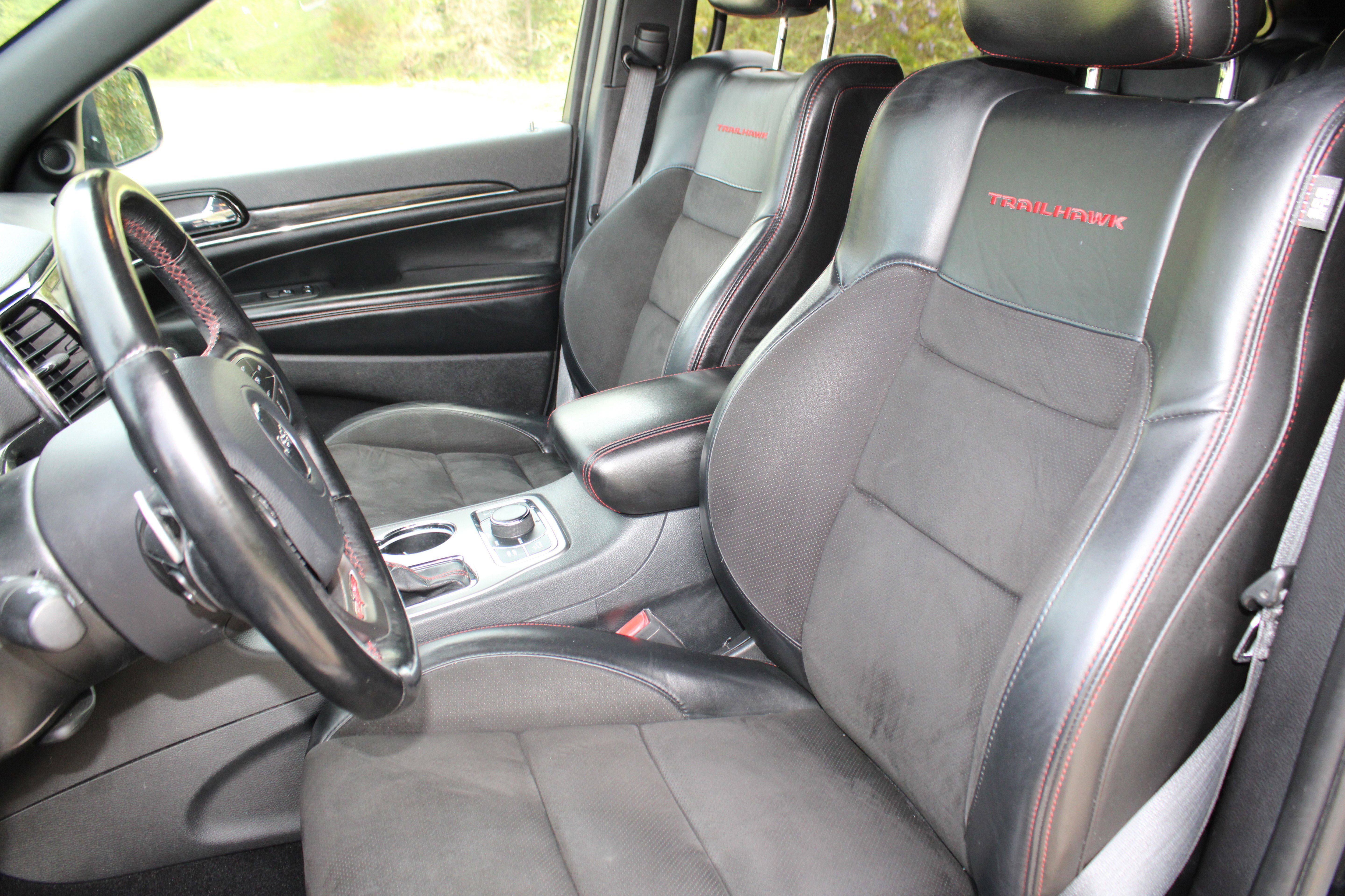 Used 2020 Diamond Black Crystal Pearlcoat Jeep Trailhawk image 21