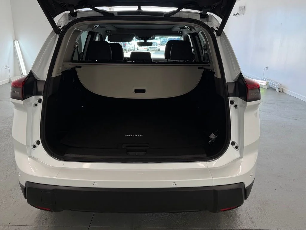 New 2026 Everest White Pearl TriCoat Nissan Dark Armor™ image 7