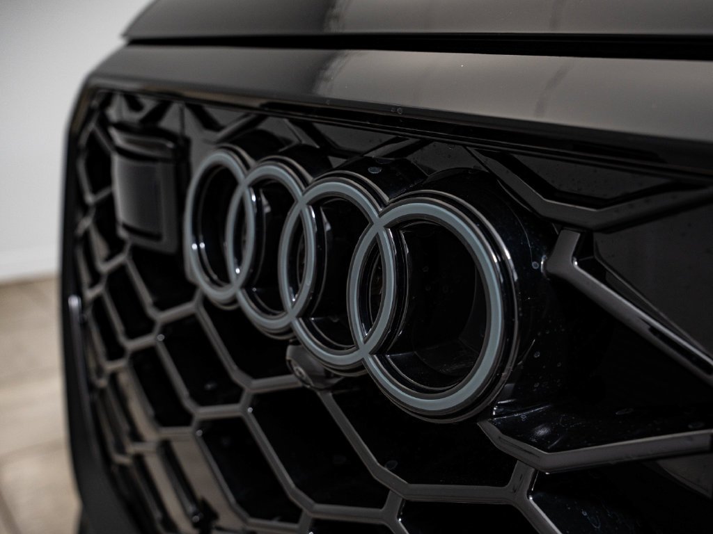 Used 2025 Mythos Black Metallic Audi 4.0T image 3