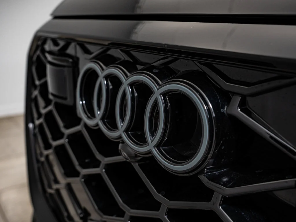 Used 2025 Mythos Black Metallic Audi 4.0T image 3
