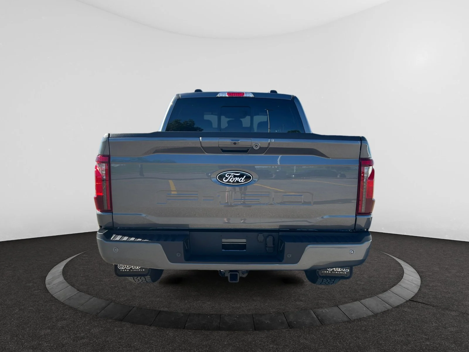 New 2026 Carbonized Grey Metallic Ford XLT image 4