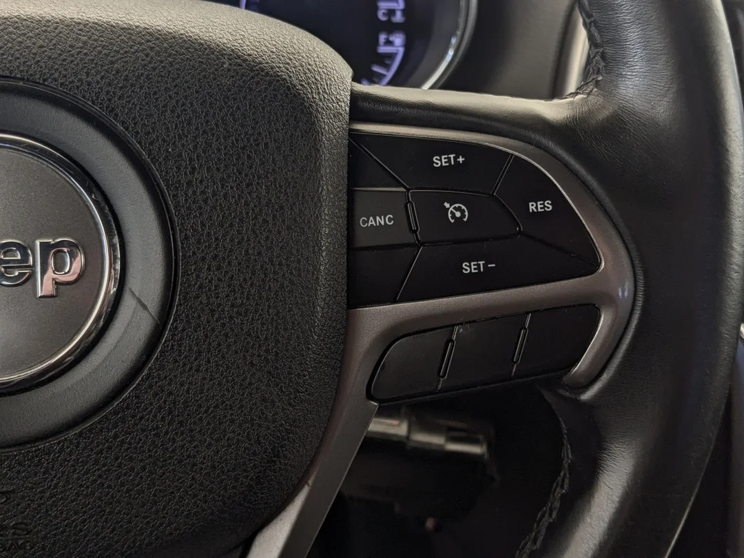 Used 2018 Black Jeep Laredo - - 4x4 - 3.6L Pentastar V6 - Quadra-Trac I 4x4 - Keyless Go - ParkView & ParkSense & More! image 18