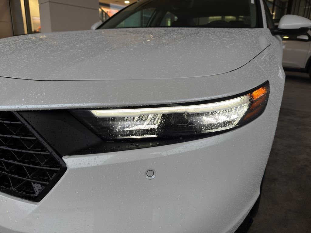 Used 2026 White Honda EX-L image 9