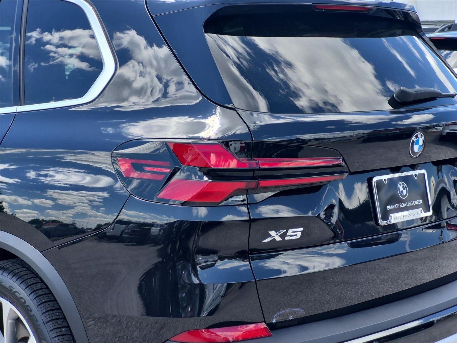 Used 2024 Black Sapphire Metallic BMW xDrive40i image 12