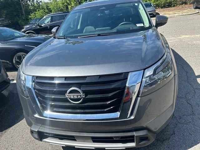 Used 2025 Gray Nissan Platinum image 11