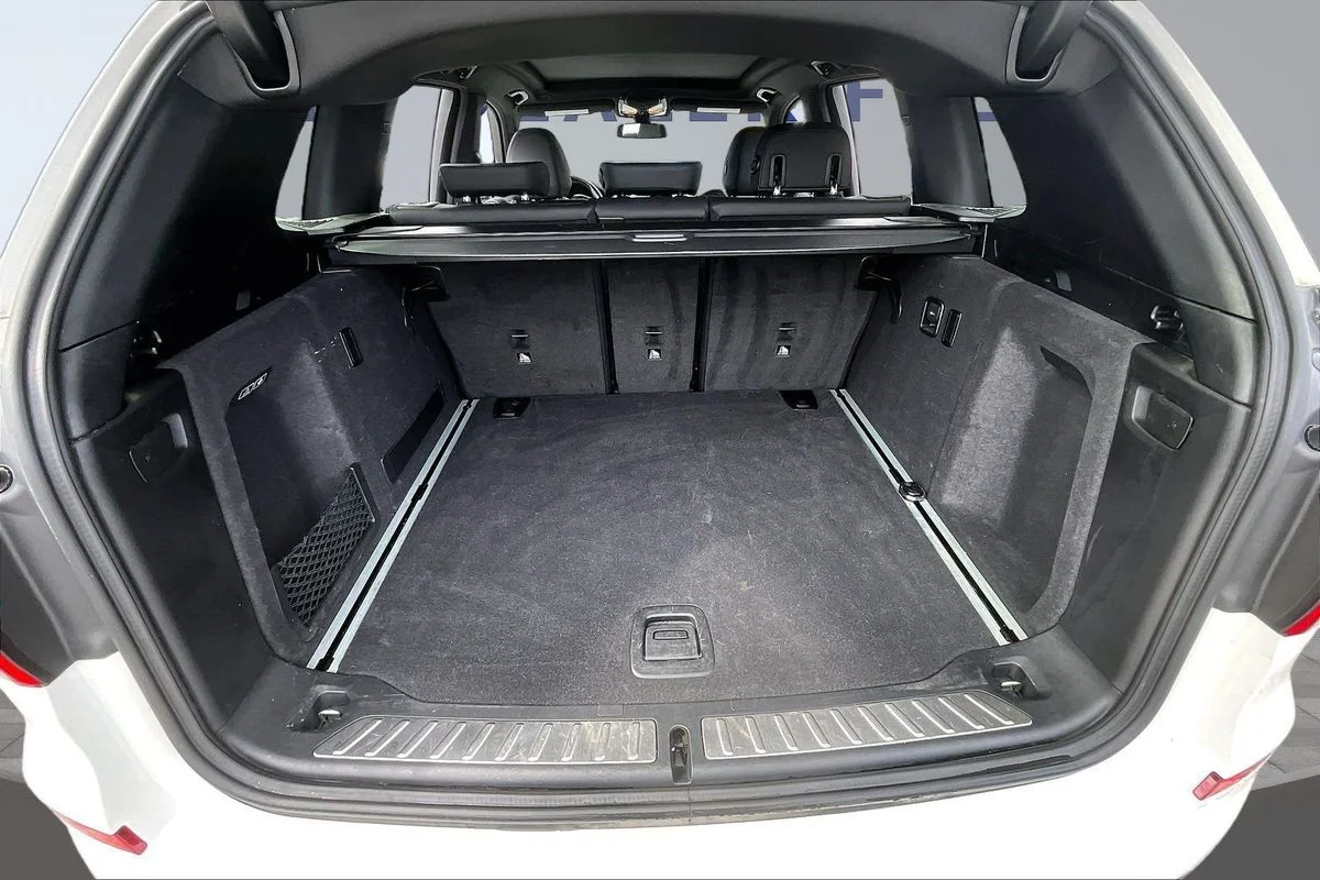 Used 2019 White BMW xDrive30i image 26