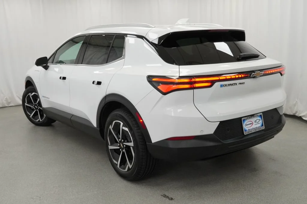 New 2026 Summit White Chevrolet LT image 4