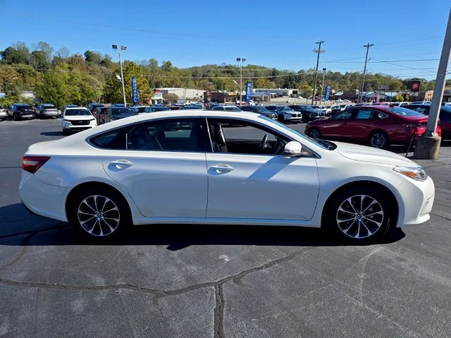 Used 2016 White Toyota XLE Premium image 9