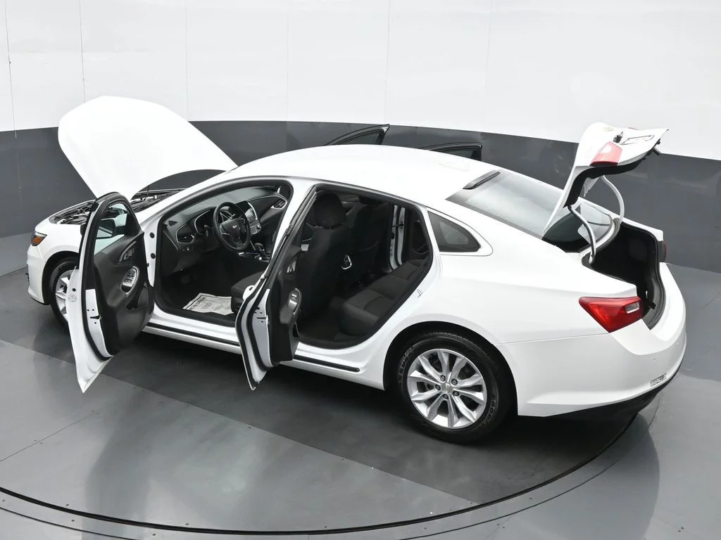 Used 2025 White Chevrolet LT image 38
