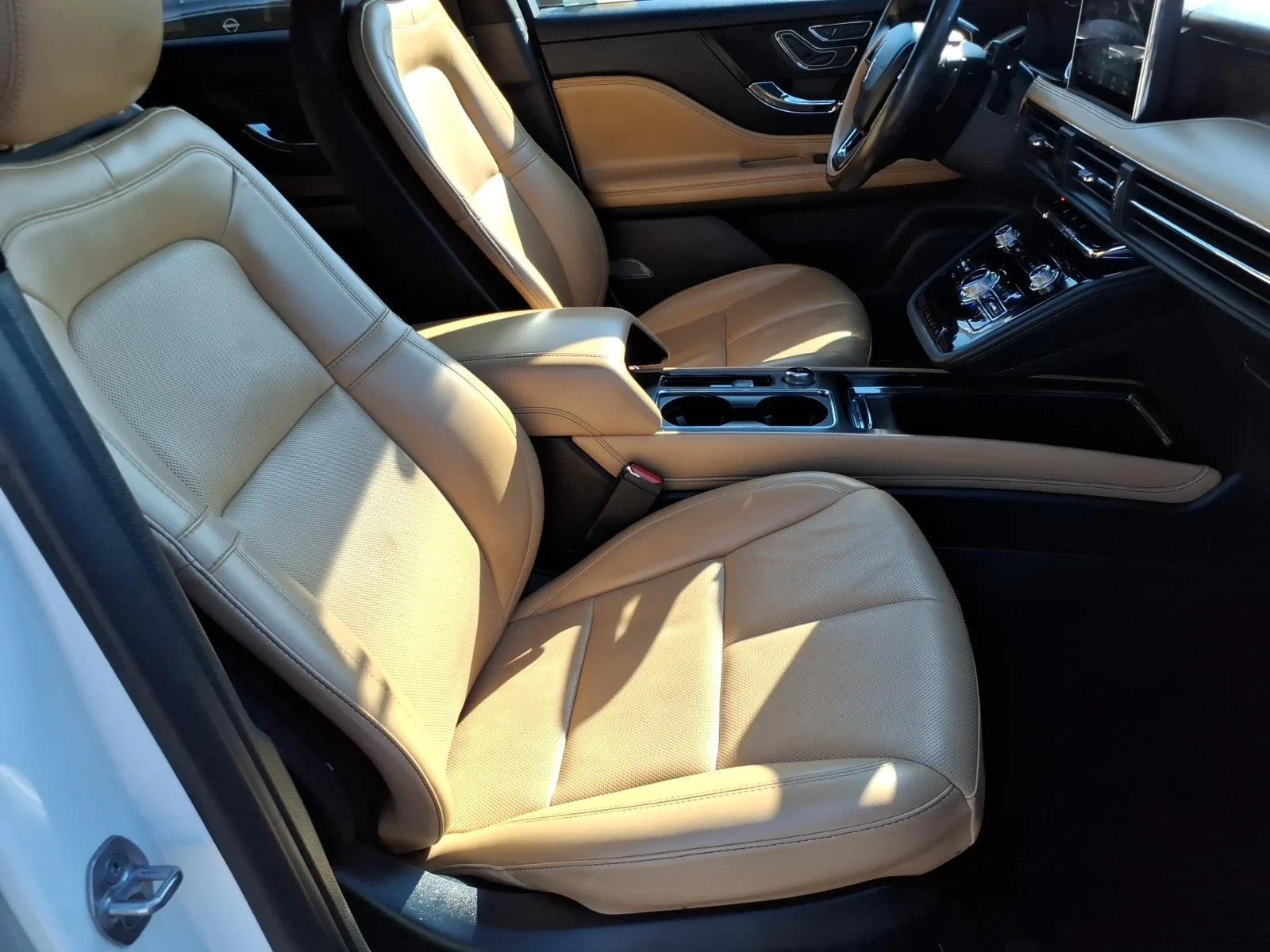 Used 2022 Pristine White Metallic Tri-Coat Lincoln Reserve image 19