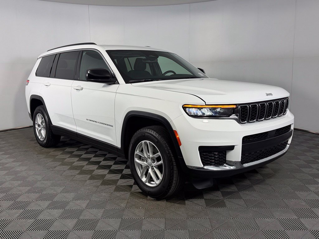 Used 2024 White Jeep Laredo image 4